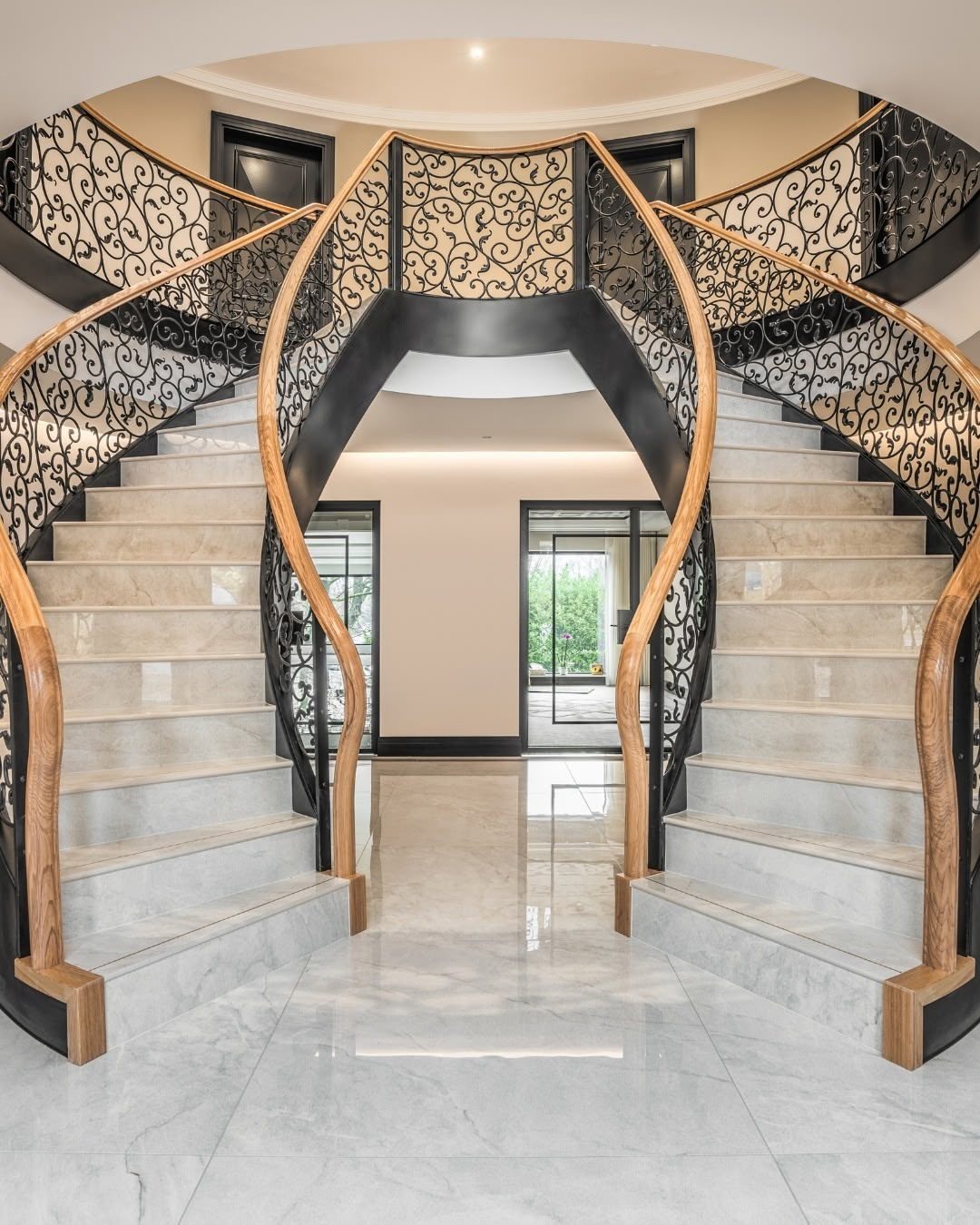 Curved staircase — reference 039 — Stairs supplied by Elite Visionary