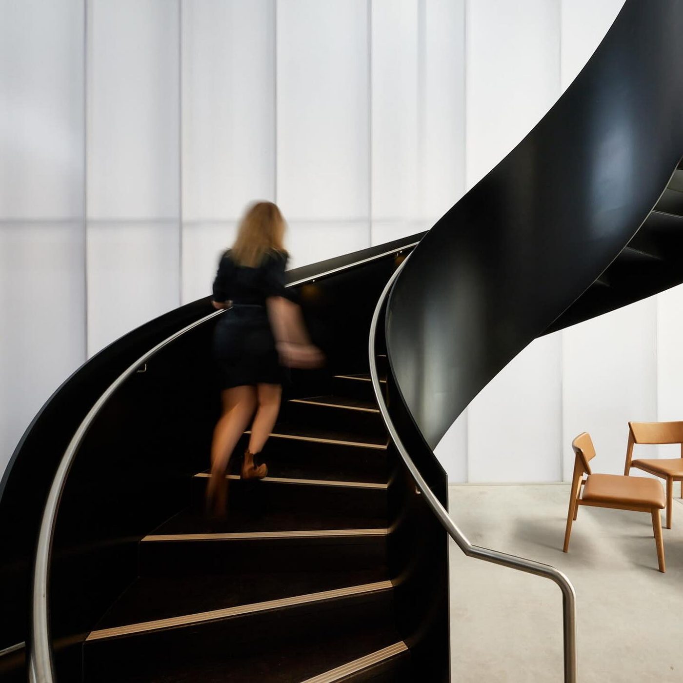 Curved staircase — reference 029 — Stairs supplied by Elite Visionary