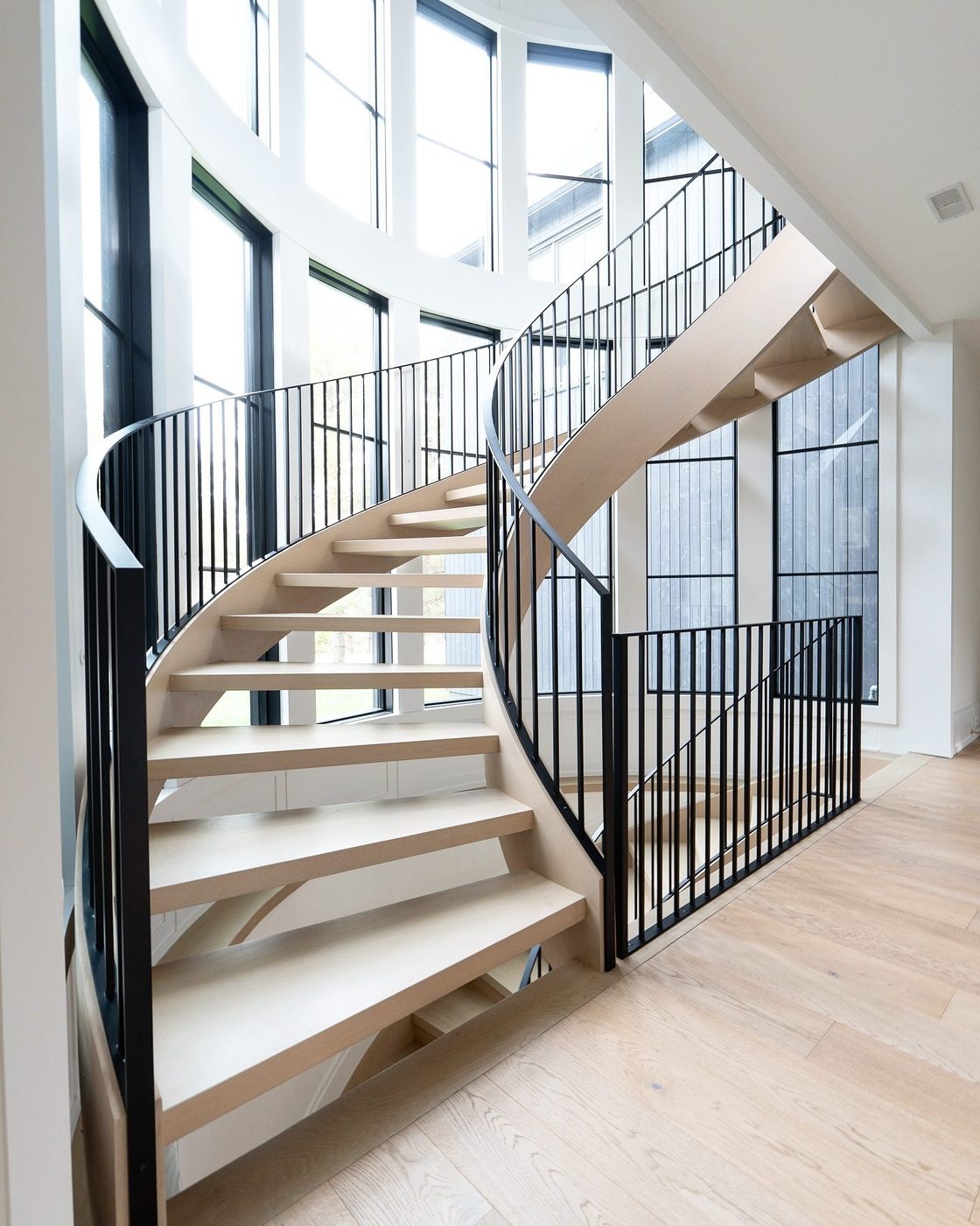 Curved staircase — reference 013 — Stairs supplied by Elite Visionary