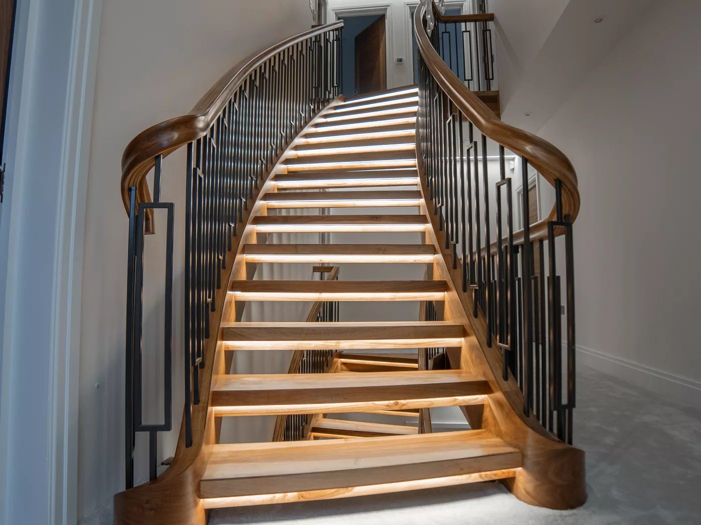 Curved staircase — reference 034 — Stairs supplied by Elite Visionary