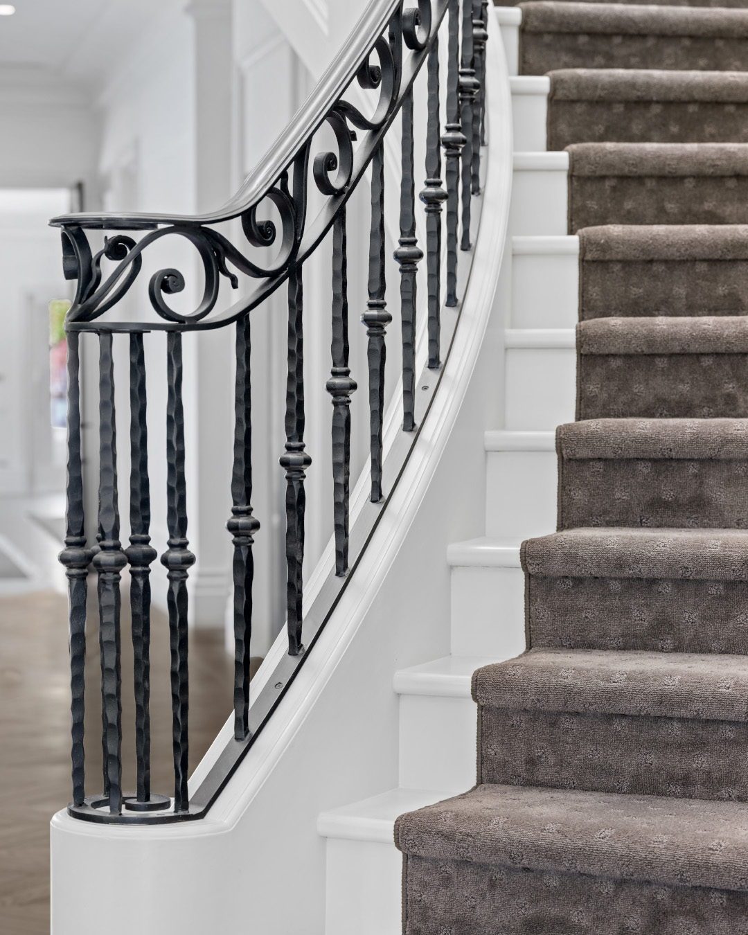 Curved staircase — reference 044 — Stairs supplied by Elite Visionary
