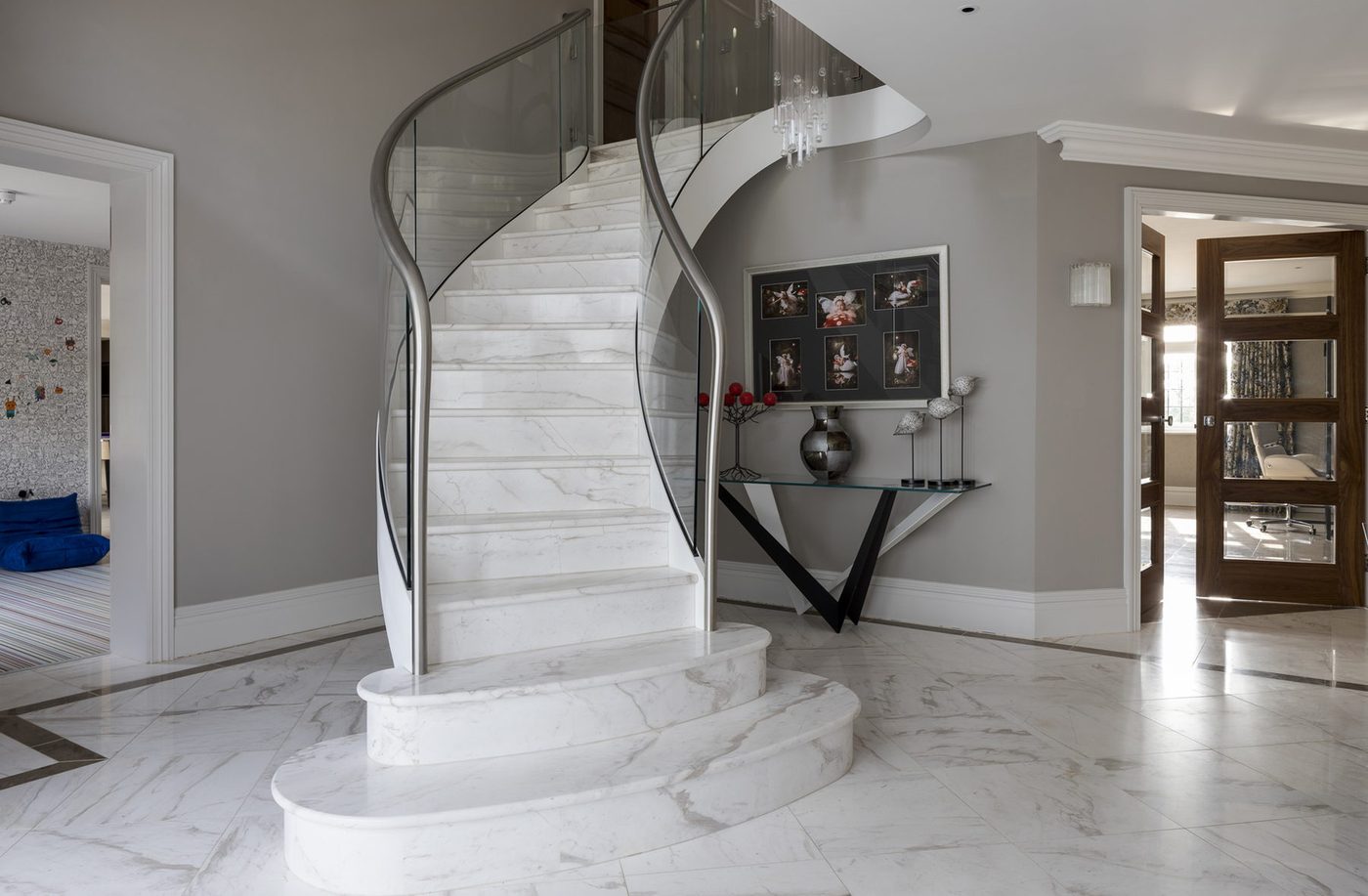 Curved staircase — reference 012 — Stairs supplied by Elite Visionary