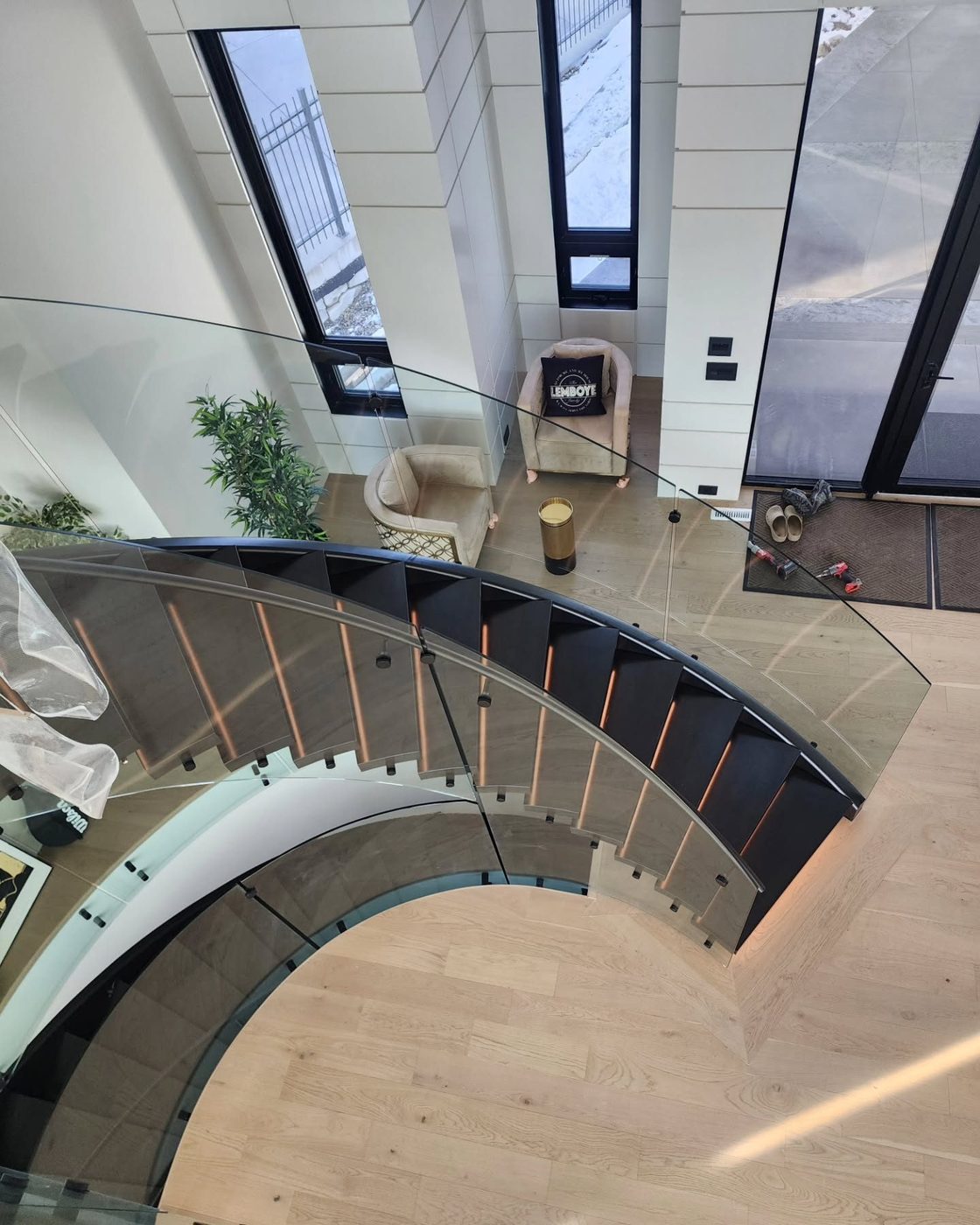 Curved staircase — reference 020 — Stairs supplied by Elite Visionary