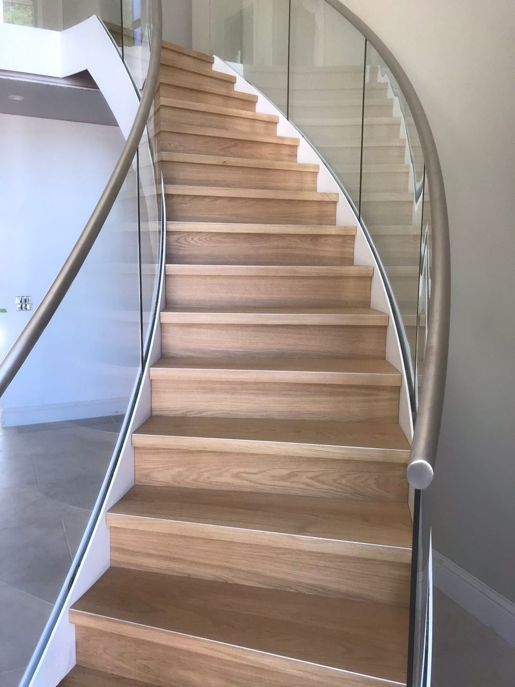 Curved staircase — reference 004 — Stairs supplied by Elite Visionary