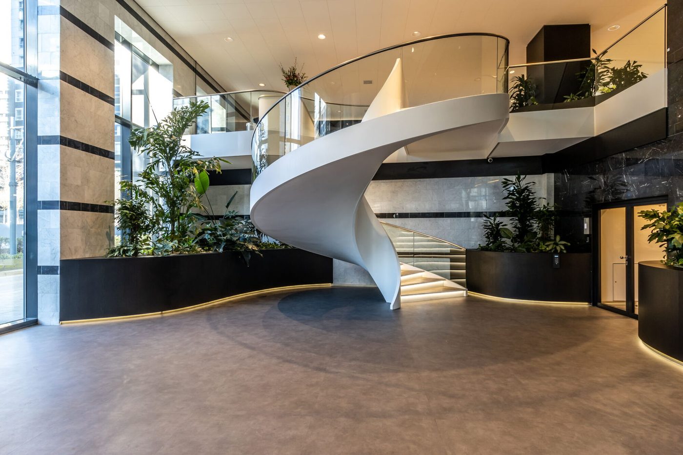 Curved staircase — reference 010 — Stairs supplied by Elite Visionary